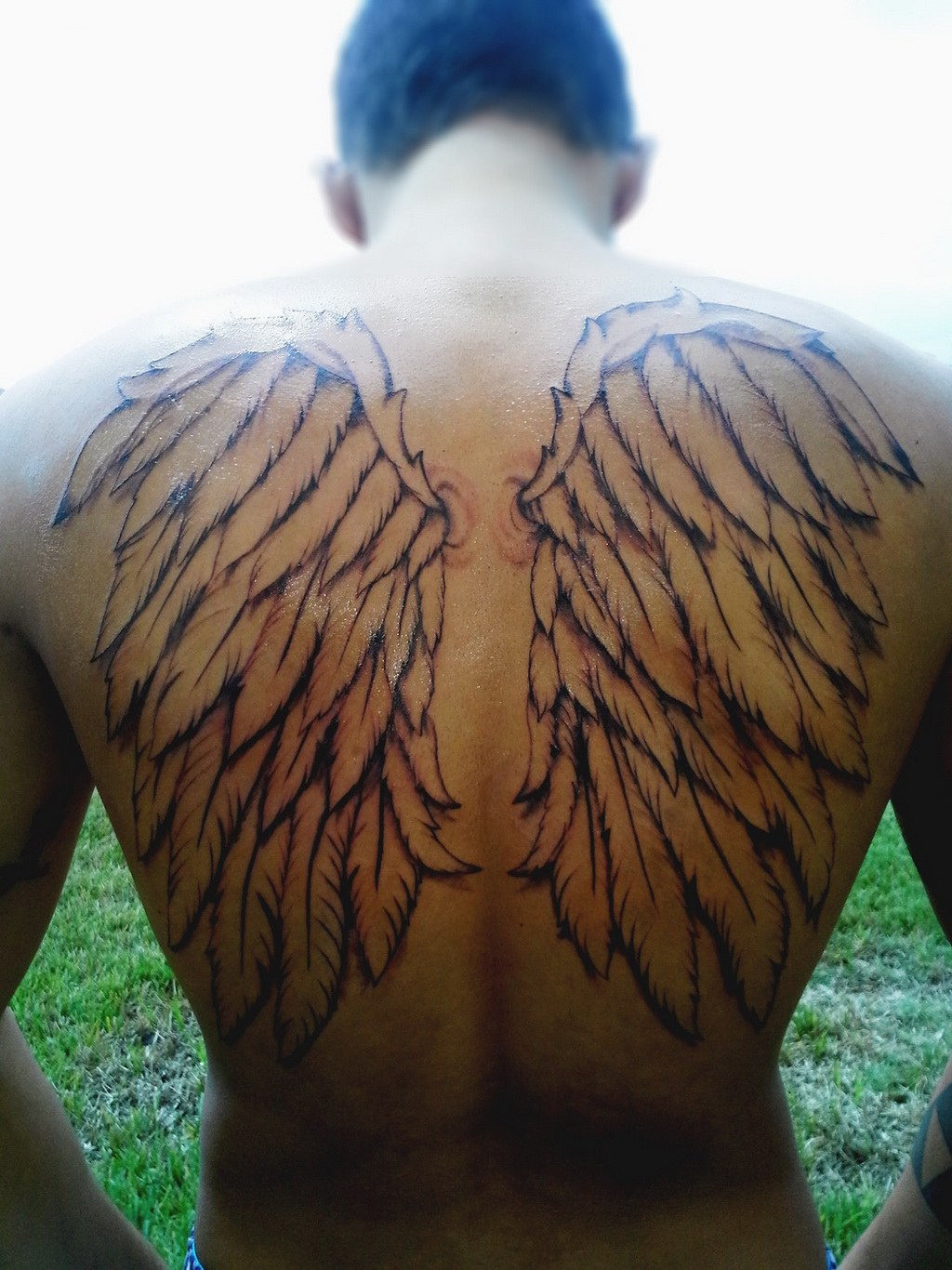 Крылья на спине у мужчин. Бенсон Хендерсон тату Крылья. Бенсон Хендерсон Татуировка Крылья. Тату Крылья на спине. Тату ангел на спине.