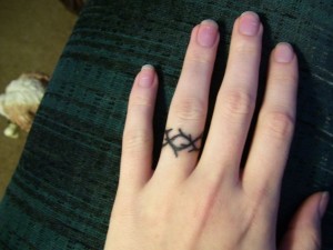 Crown of Thorns Tattoo Finger