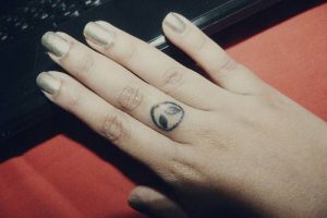 Alien Tattoo Finger