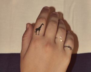 Giraffe Tattoo Finger