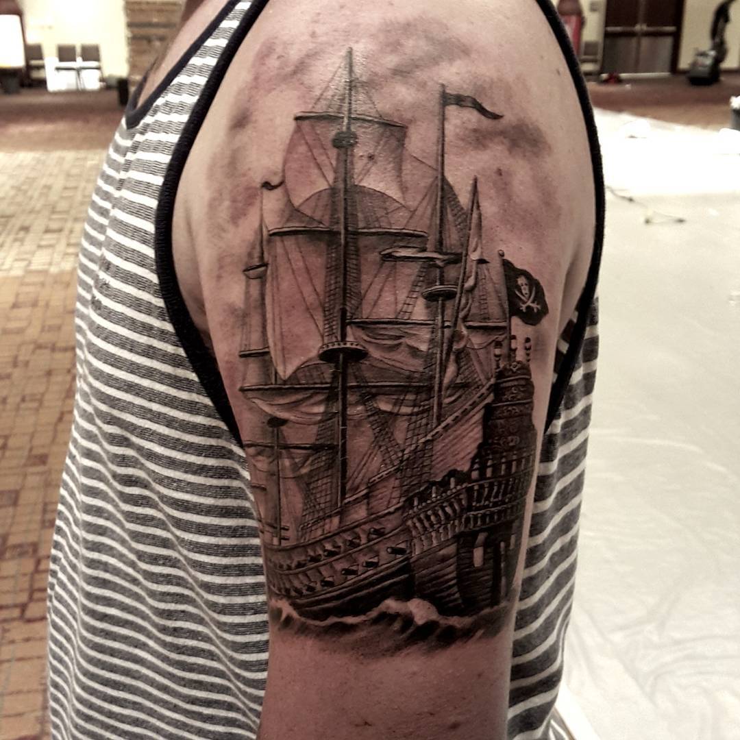 Realistic Pirate Ship Tattoo Design Télécharger